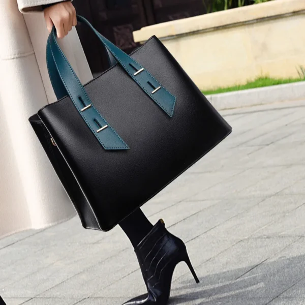 Bolso Grande de Hombro para Mujer en PU de Alta Capacidad - Casual y de Moda, Ideal para Toda Temporada, Perfecto para Ocasiones Diarias, Fiestas y Compras - Nuevo y Elegante Diseño Simple con Espacio Amplio - Imagen 4