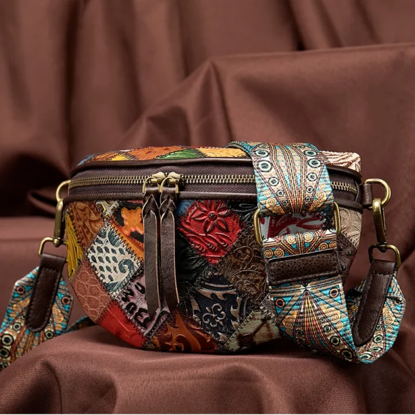 Bolso Bohemia de Cuero Genuino para Mujer - Estilo Versátil como Bolso de Mensajero y Mano, Tamaño Compacto 22x7x15 cm, Ligero y Espacioso para Documentos y Esenciales, Ideal para Uso Diario - Imagen 2