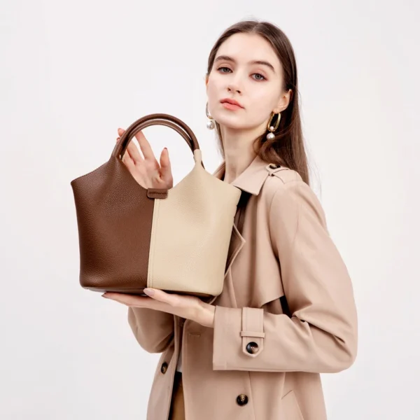 Bolso de Cuero Genuino Multifuncional para Mujer - Elegante y Casual, Versátil como Bolso de Mano, de Hombro, Tote y Cubo, Material de Cuero de Vaca, Interior de Poliéster Algodón - Moda de Lujo Duradera y Atemporal - Imagen 4